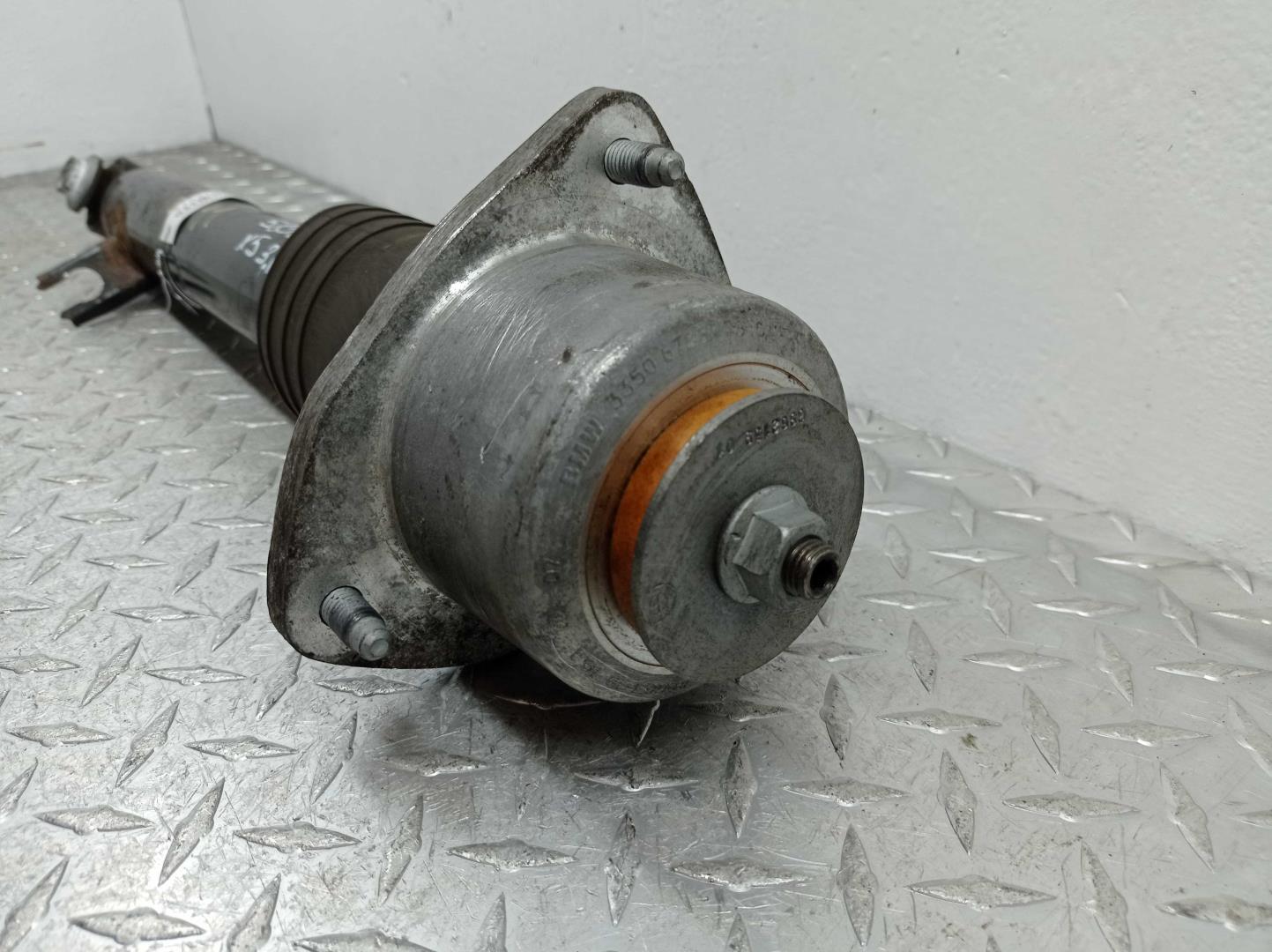 Амортизатор задний правый