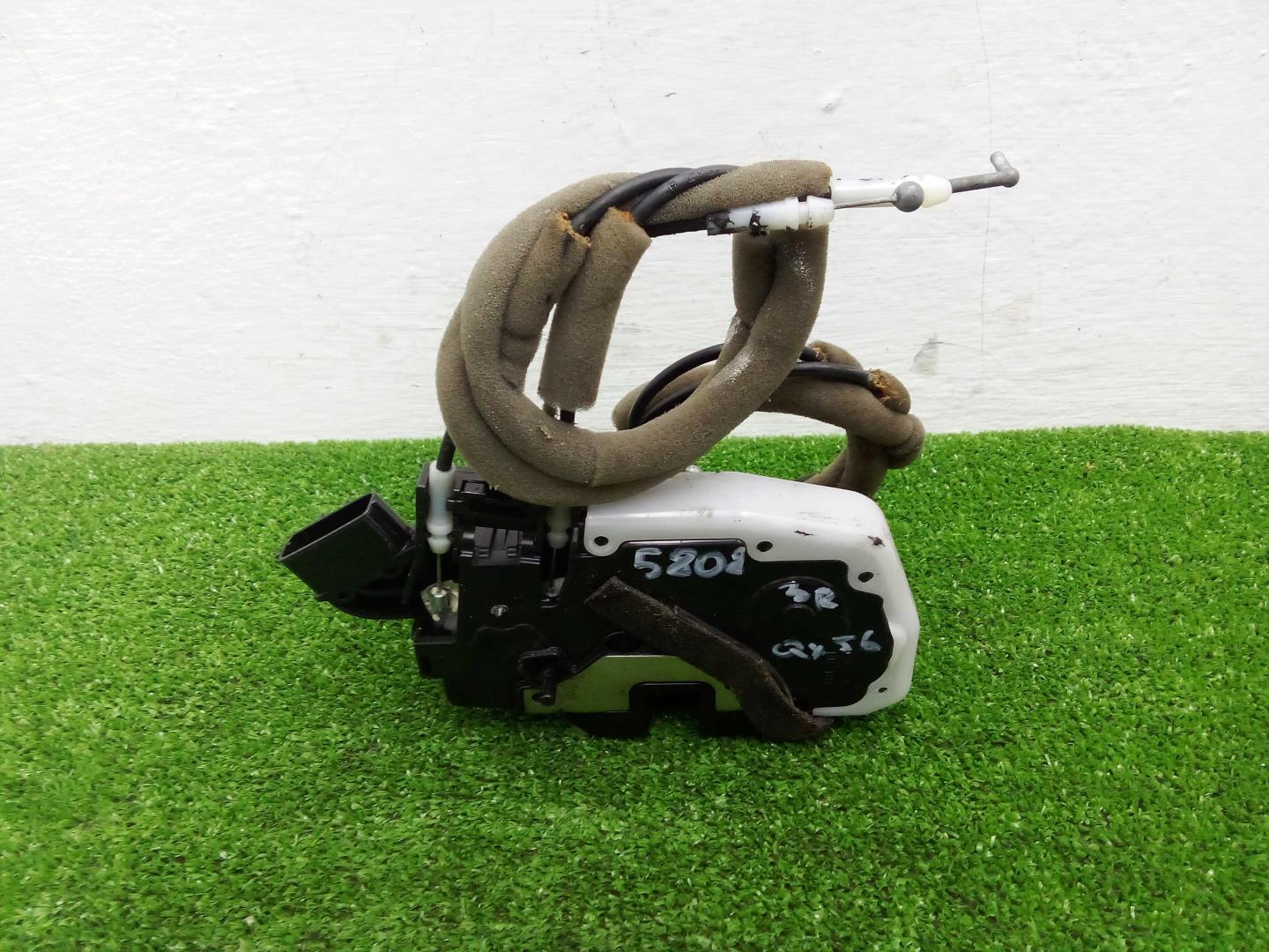 Замок двери задней правой