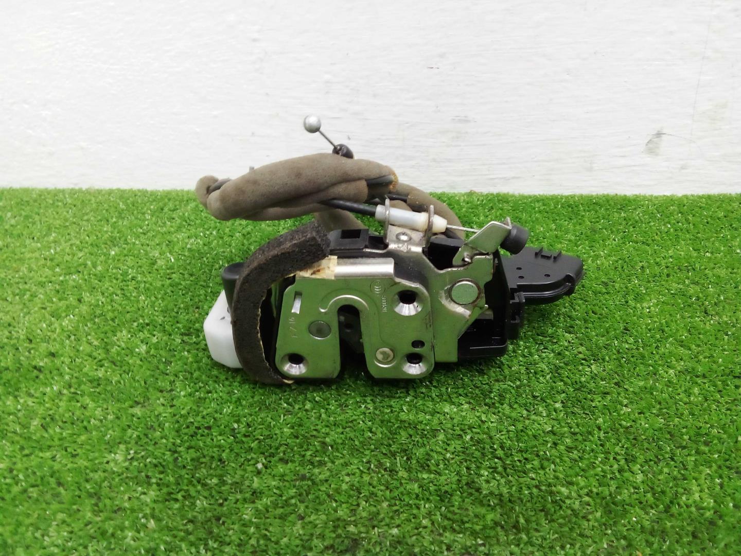 Замок двери задней правой