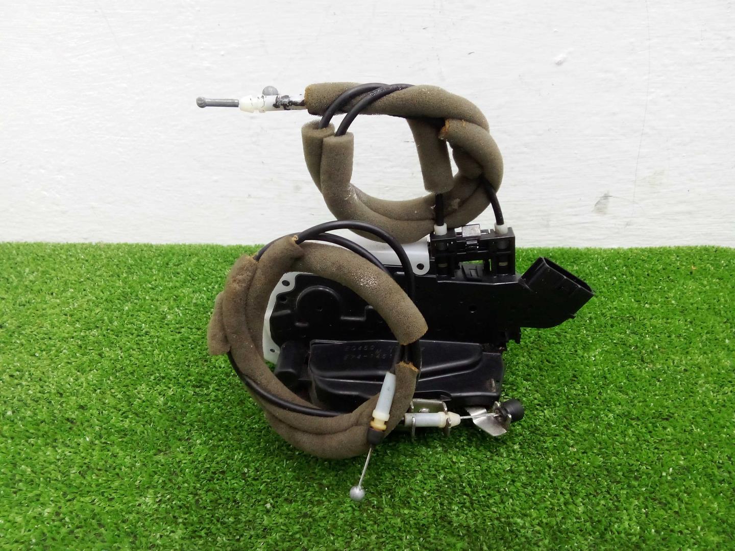 Замок двери задней правой