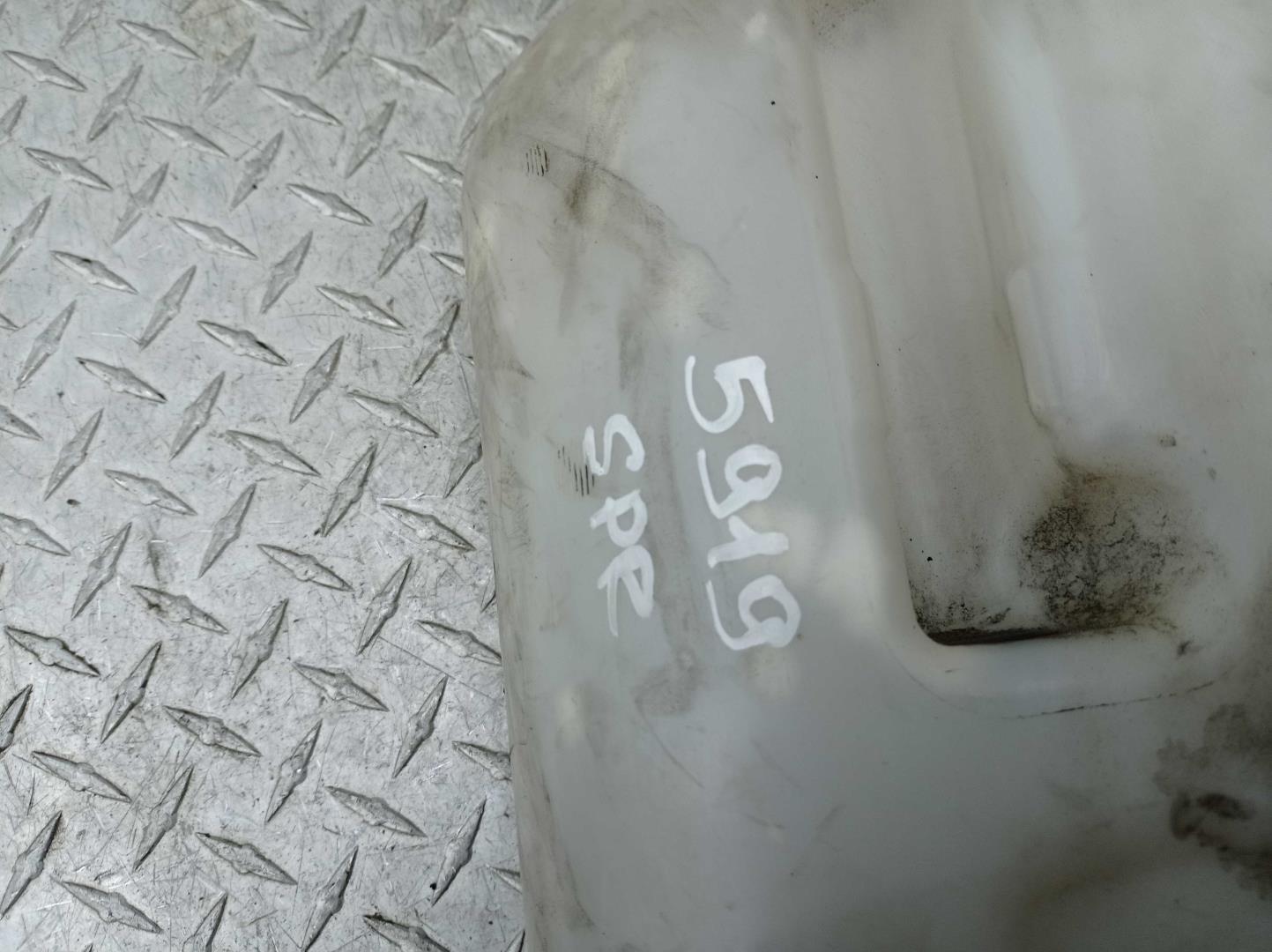 Бачок омывателя лобового стекла