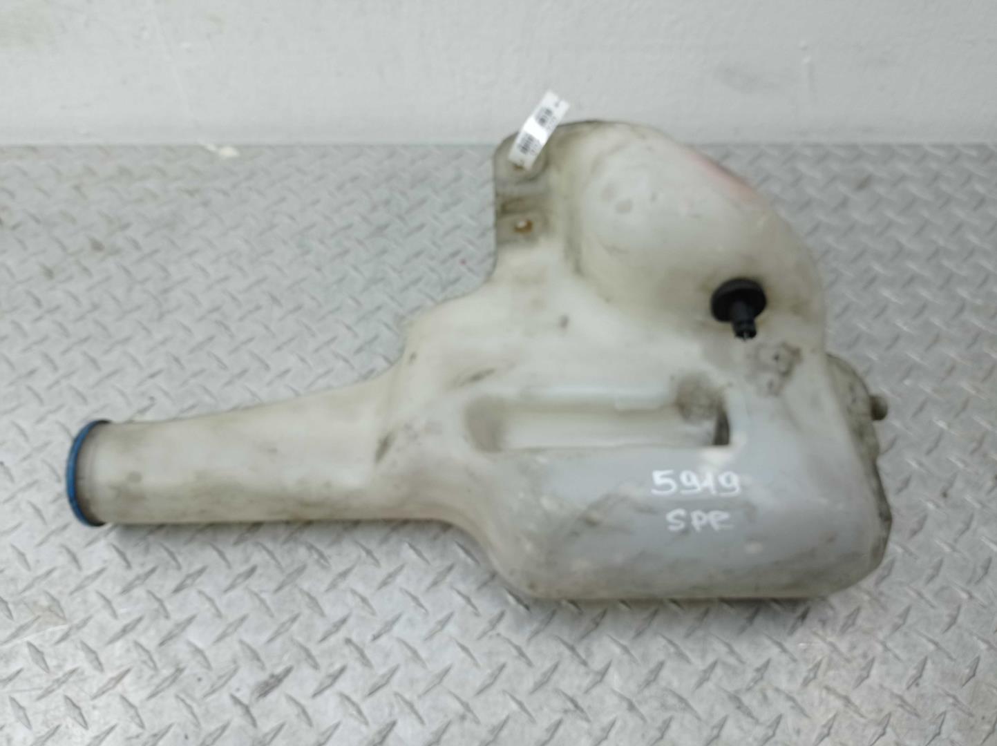 Бачок омывателя лобового стекла