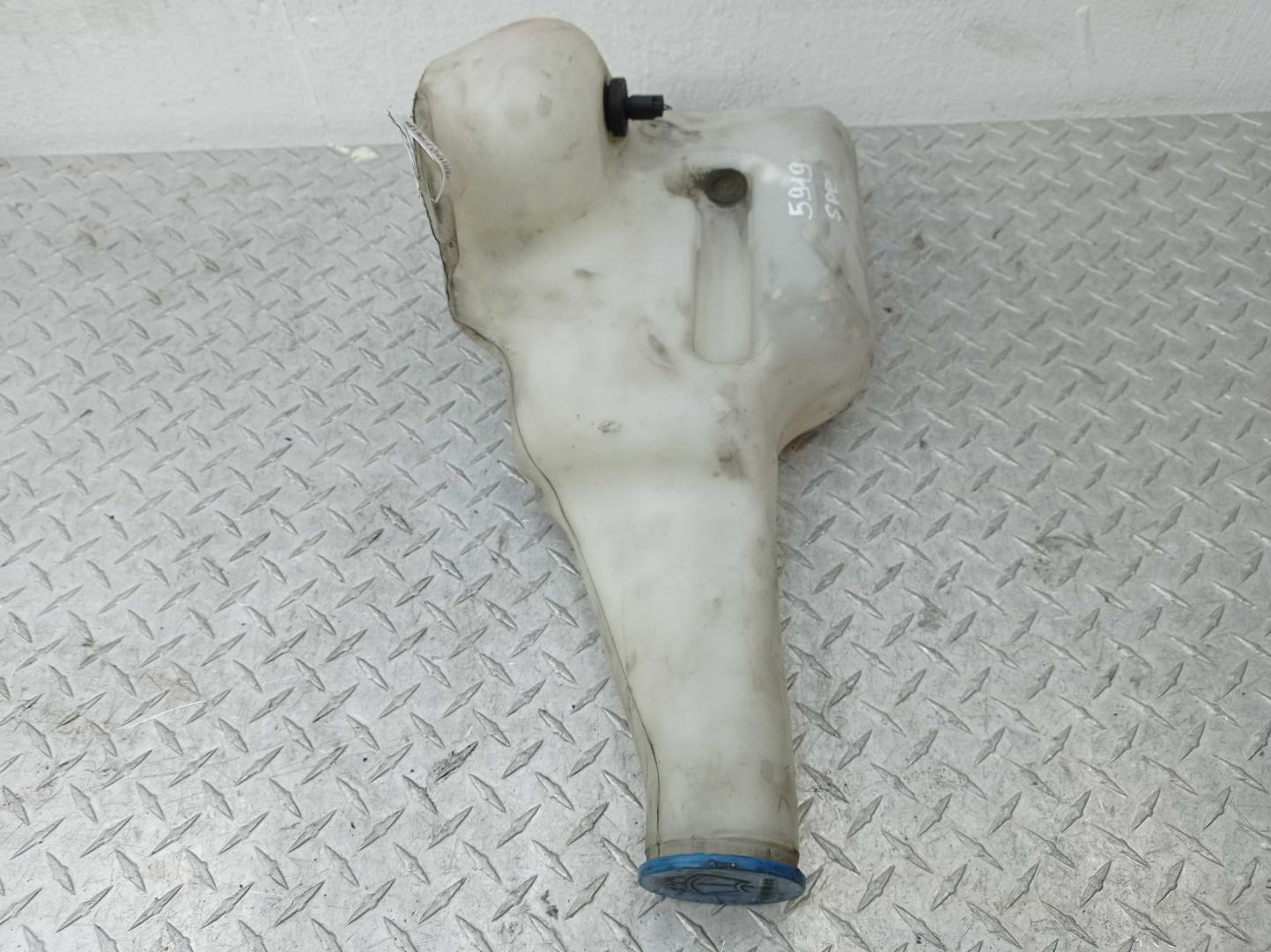 Бачок омывателя лобового стекла