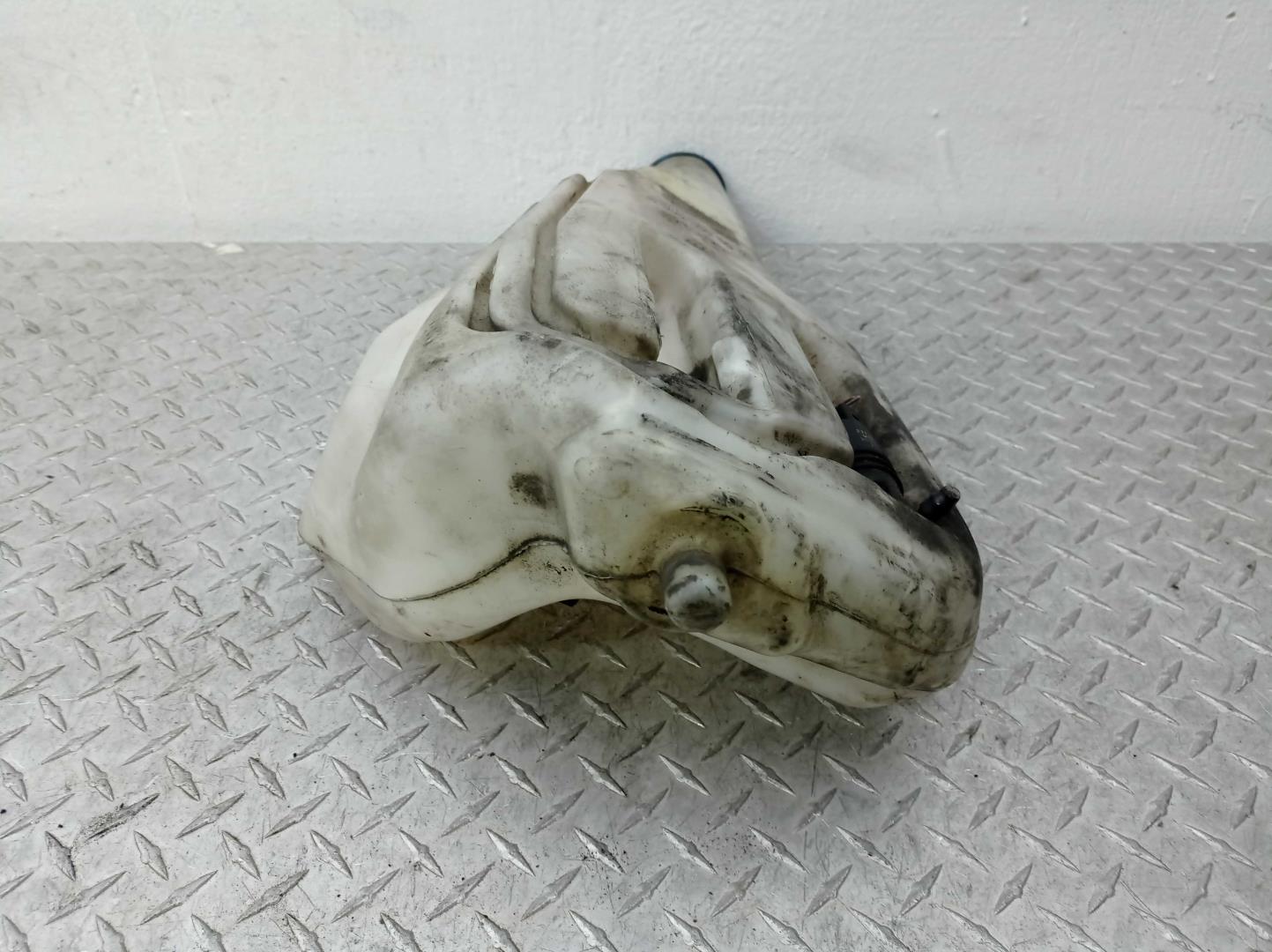 Бачок омывателя лобового стекла