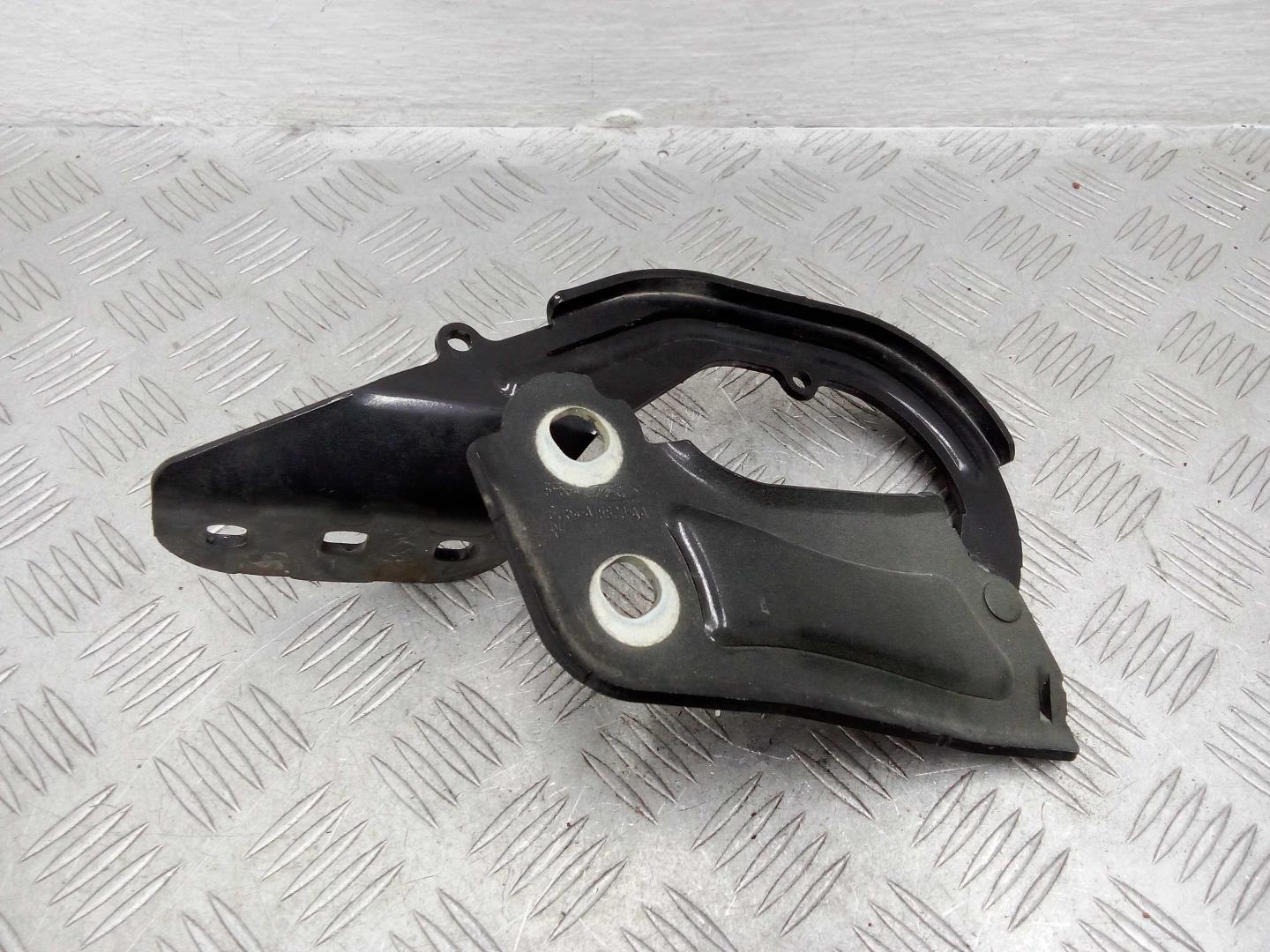 Петля капота правая