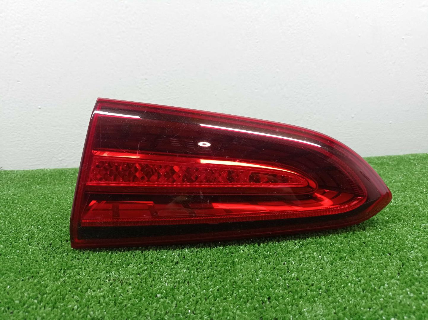 Фонарь задний внутренний правый