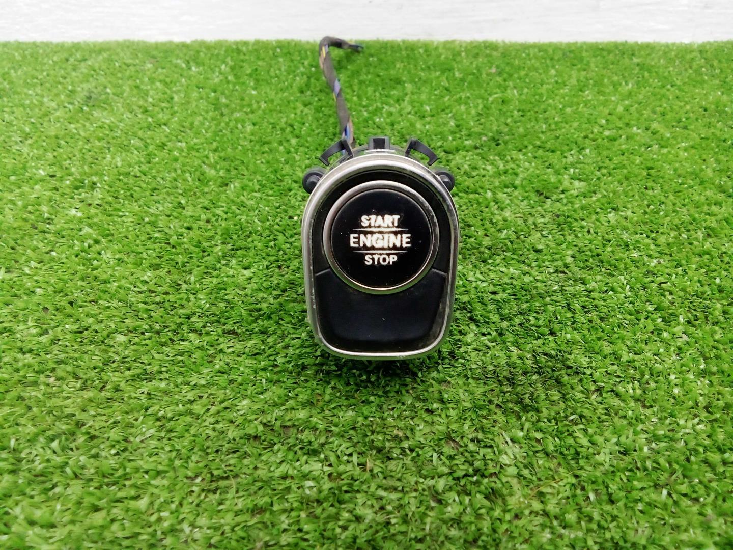 Кнопка запуска двигателя