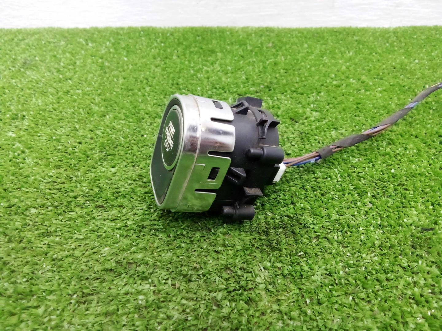 Кнопка запуска двигателя