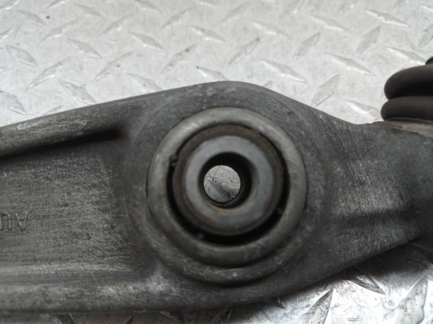 Рычаг передний нижний правый