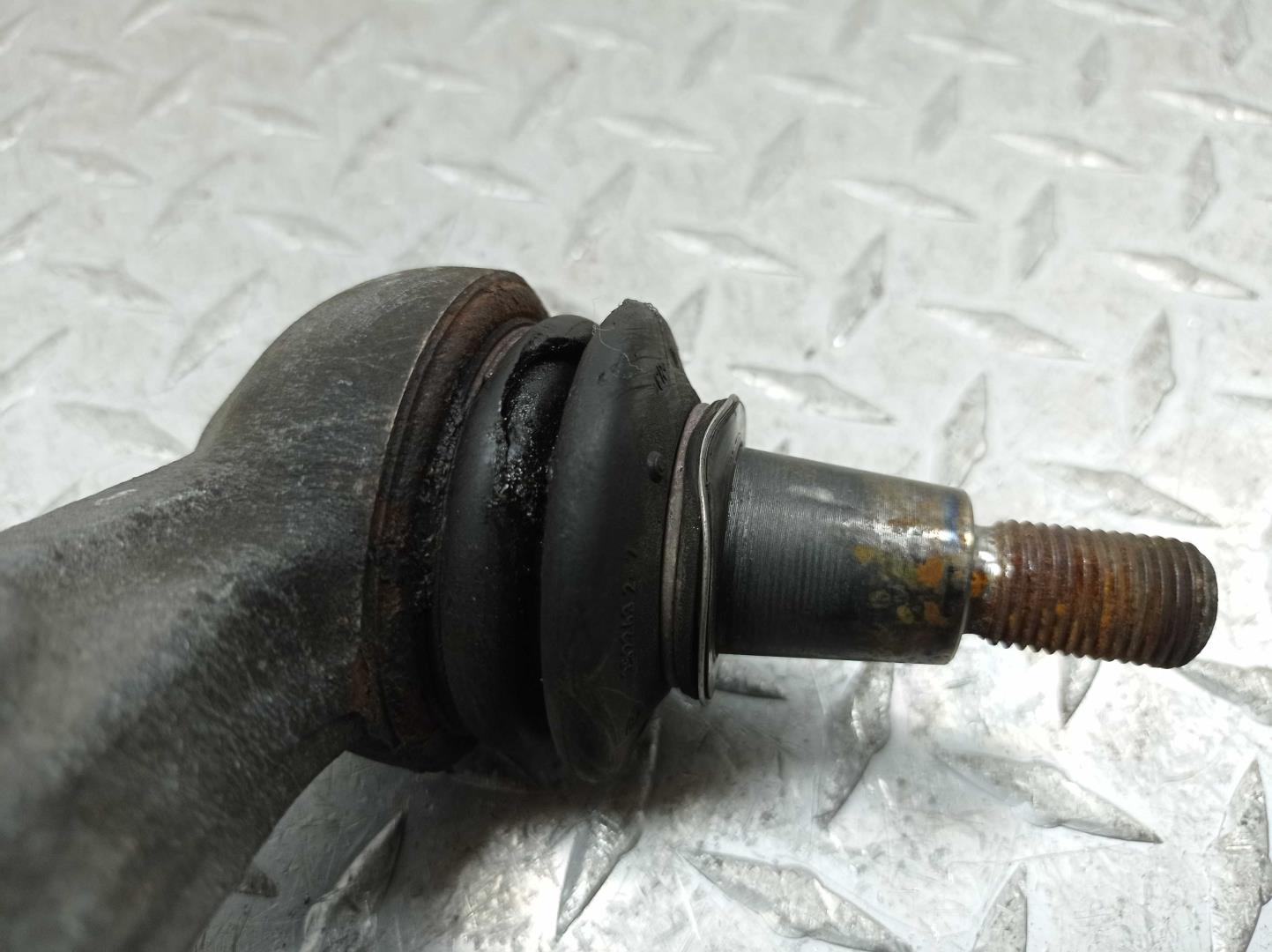 Рычаг передний нижний правый