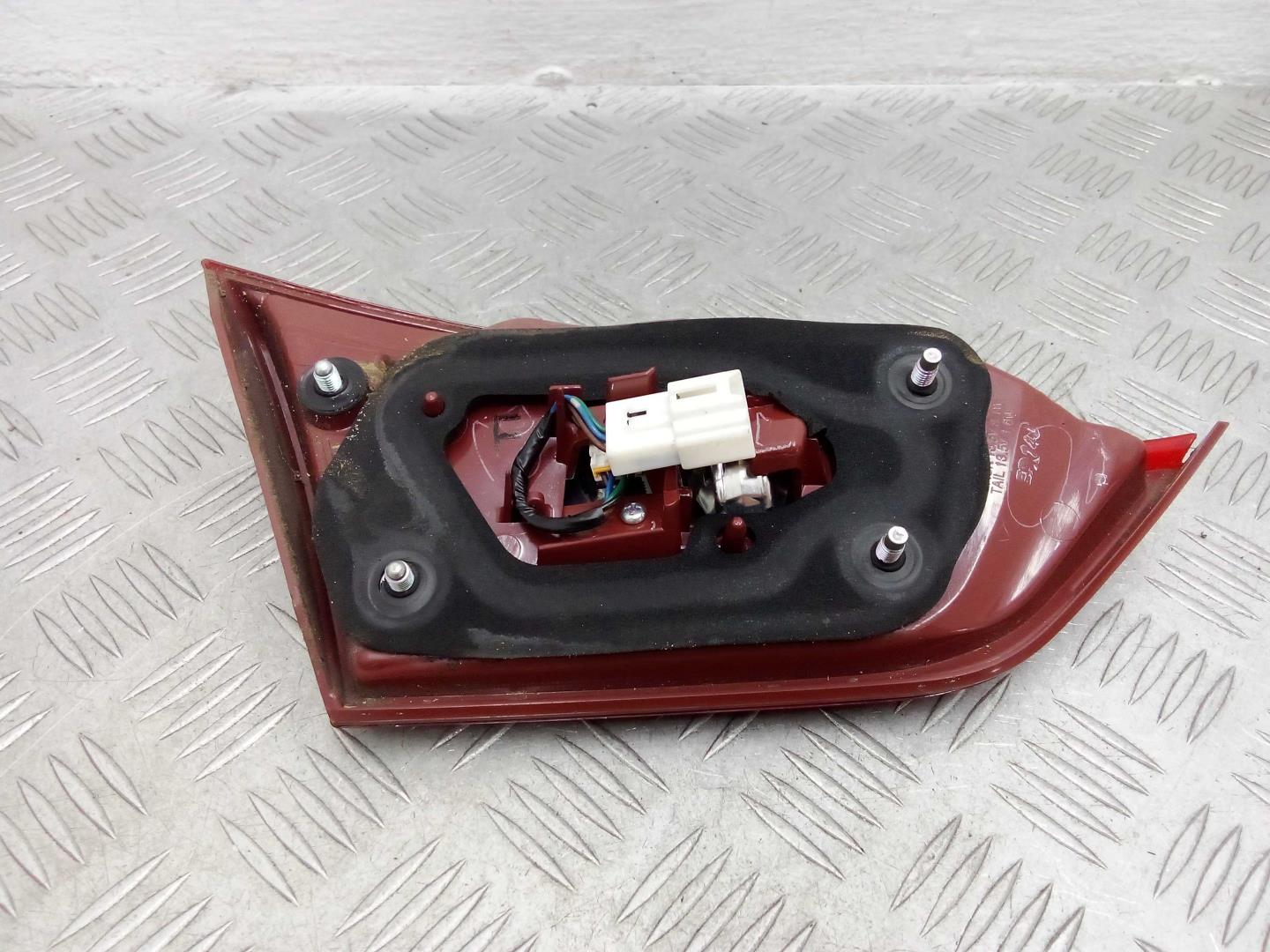 Фонарь задний внутренний правый