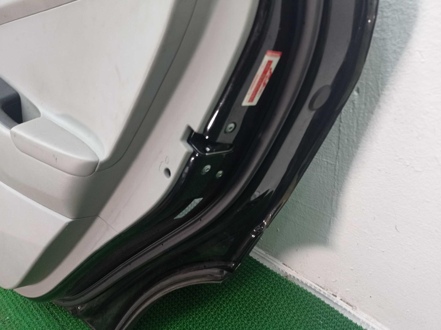 Замок двери задней правой