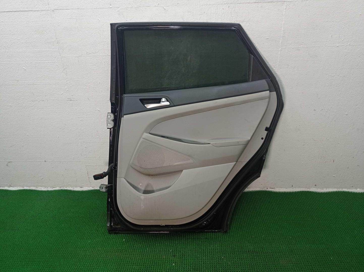 Замок двери задней правой