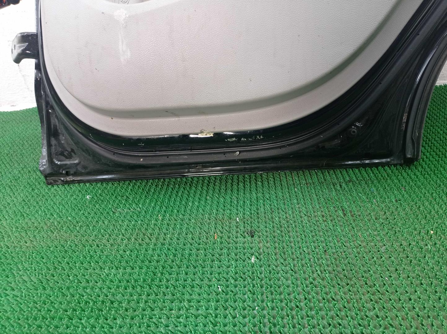 Замок двери задней правой