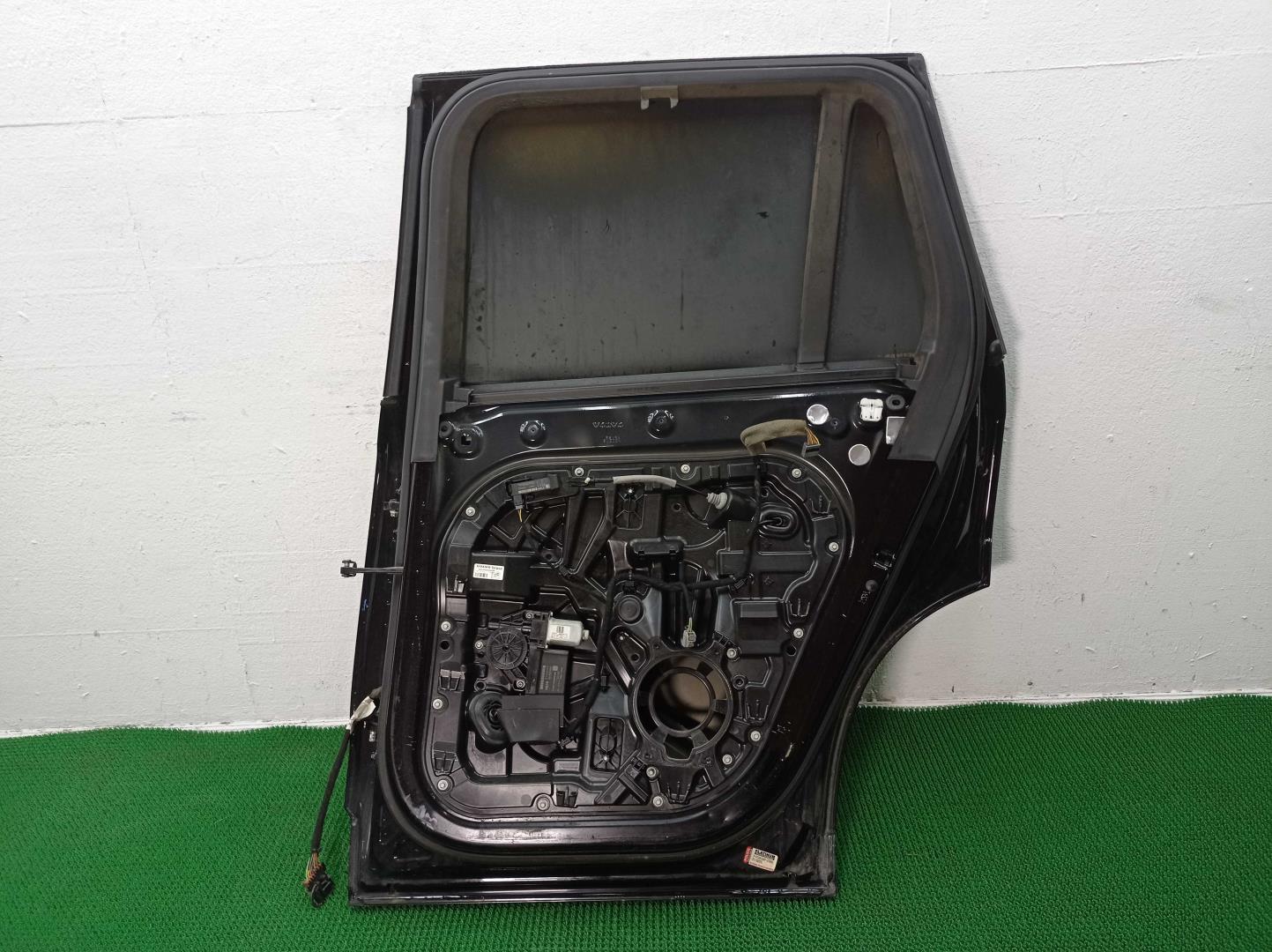 Замок двери задней правой