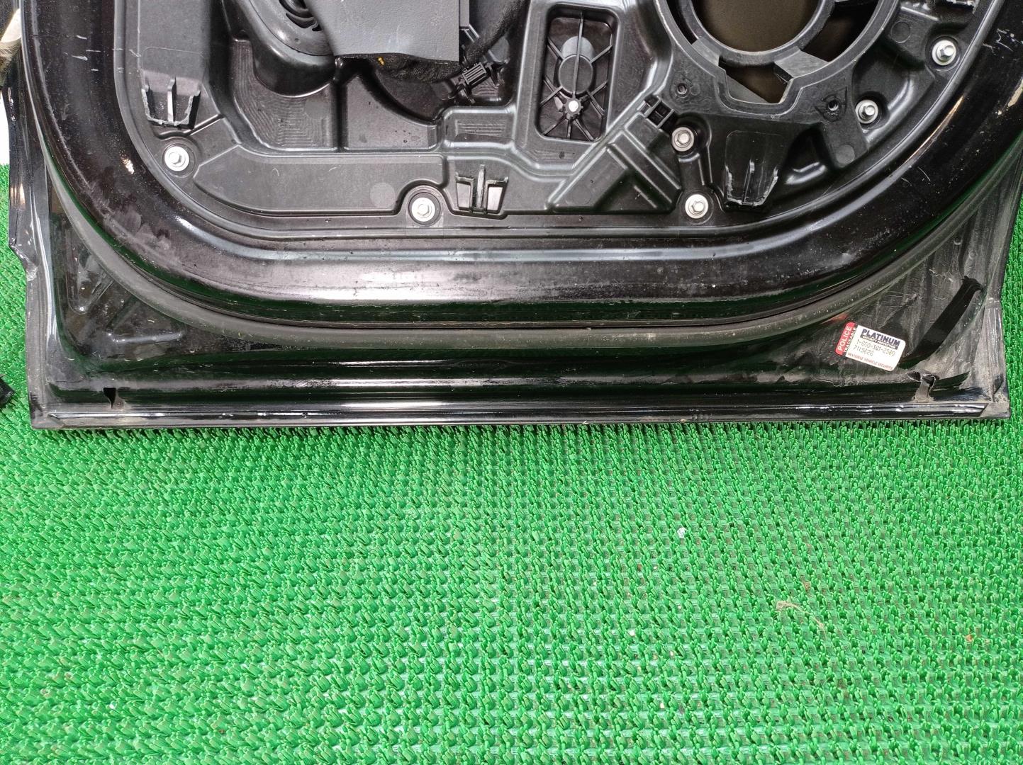 Замок двери задней правой