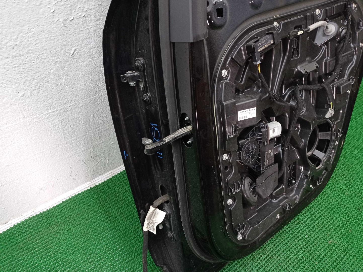 Замок двери задней правой