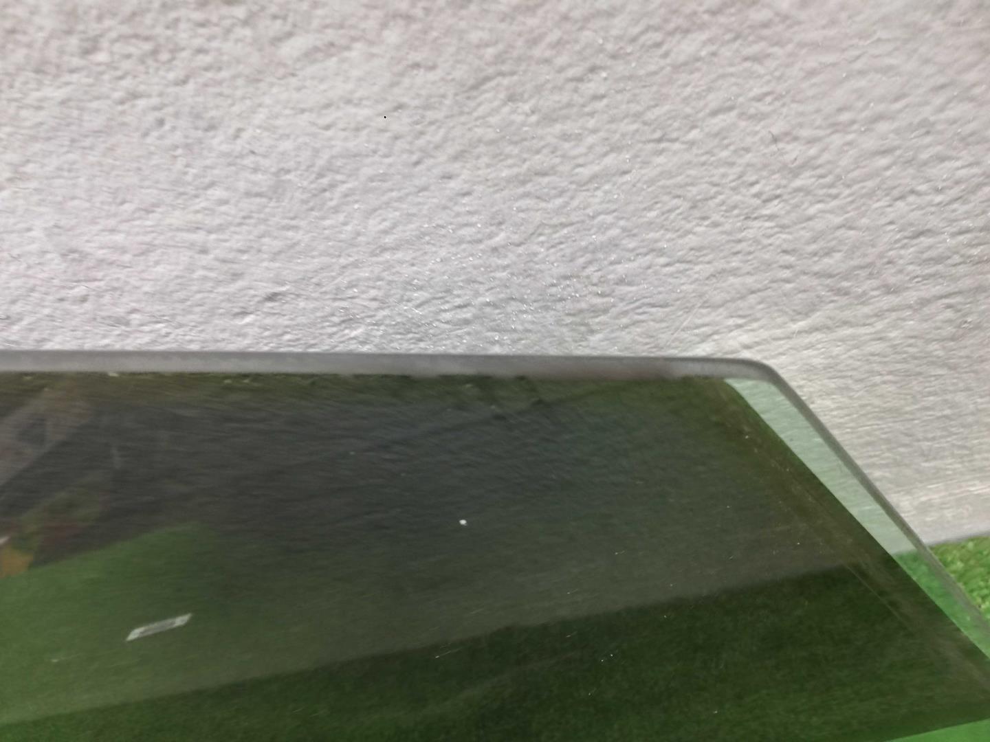 Стекло двери передней правой