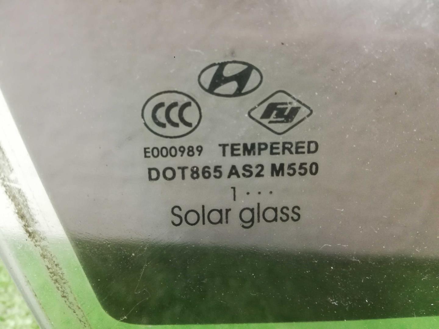 Стекло двери передней правой