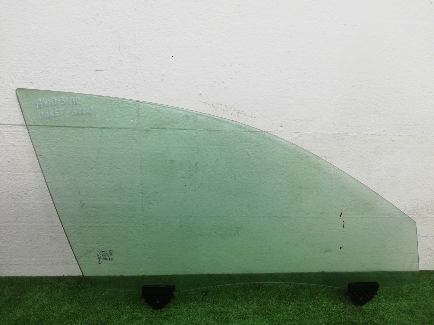 Стекло двери передней правой