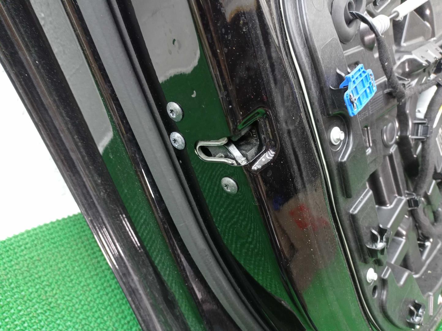 Дверь передняя левая