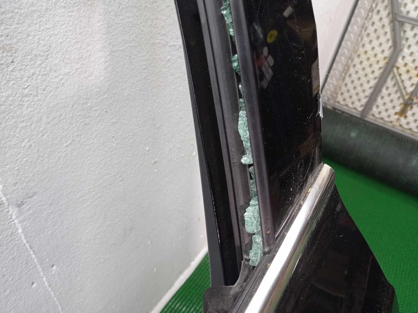 Дверь передняя левая