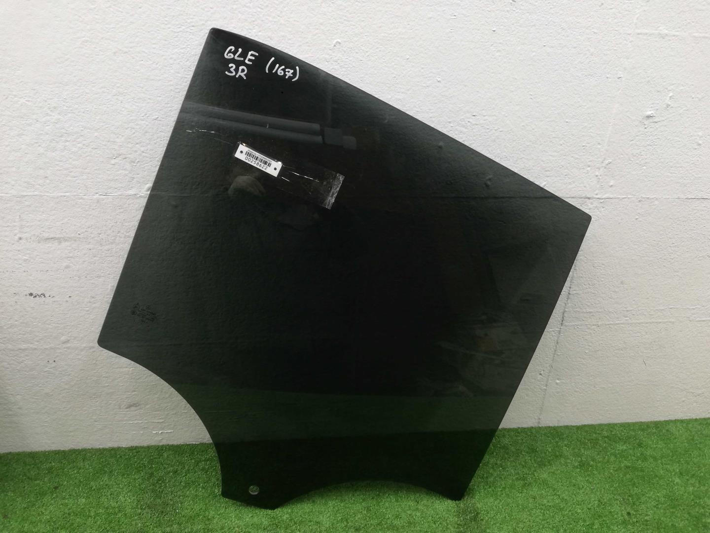 Стекло двери задней правой