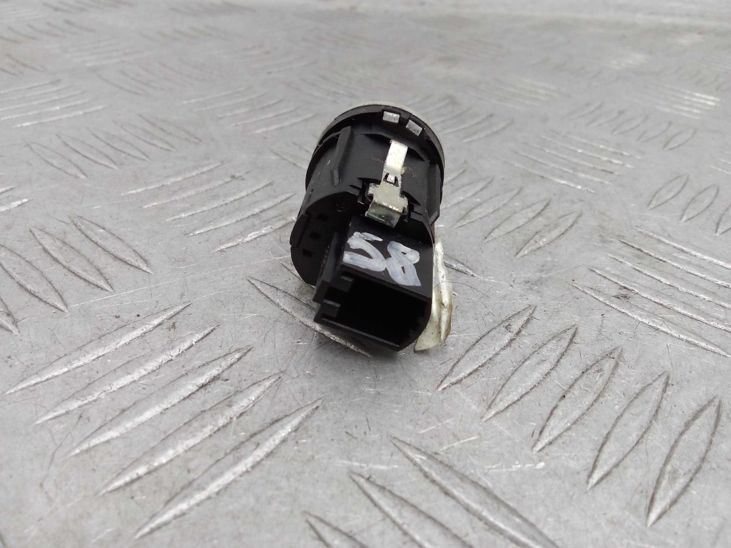 Кнопка запуска двигателя