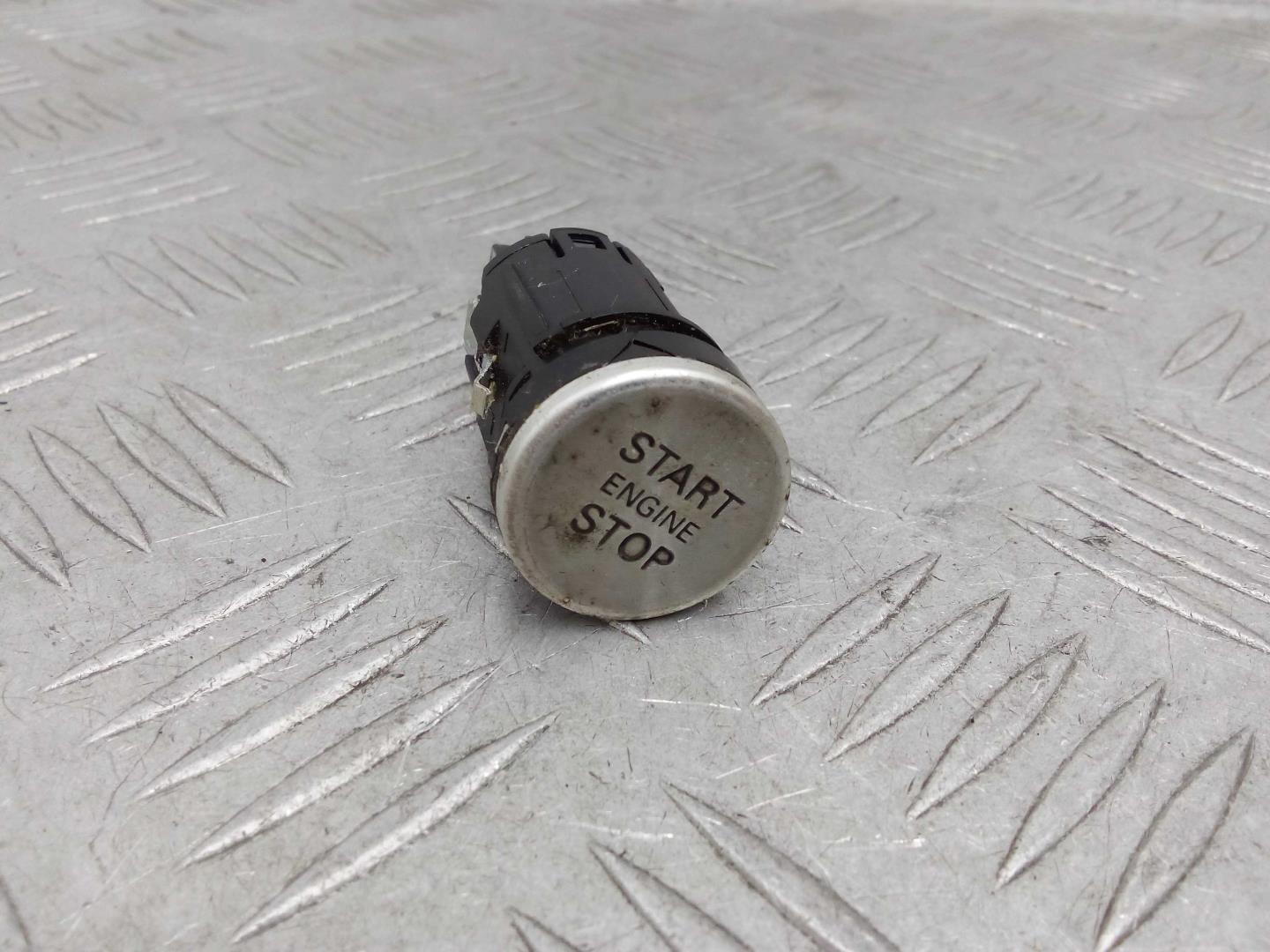 Кнопка запуска двигателя