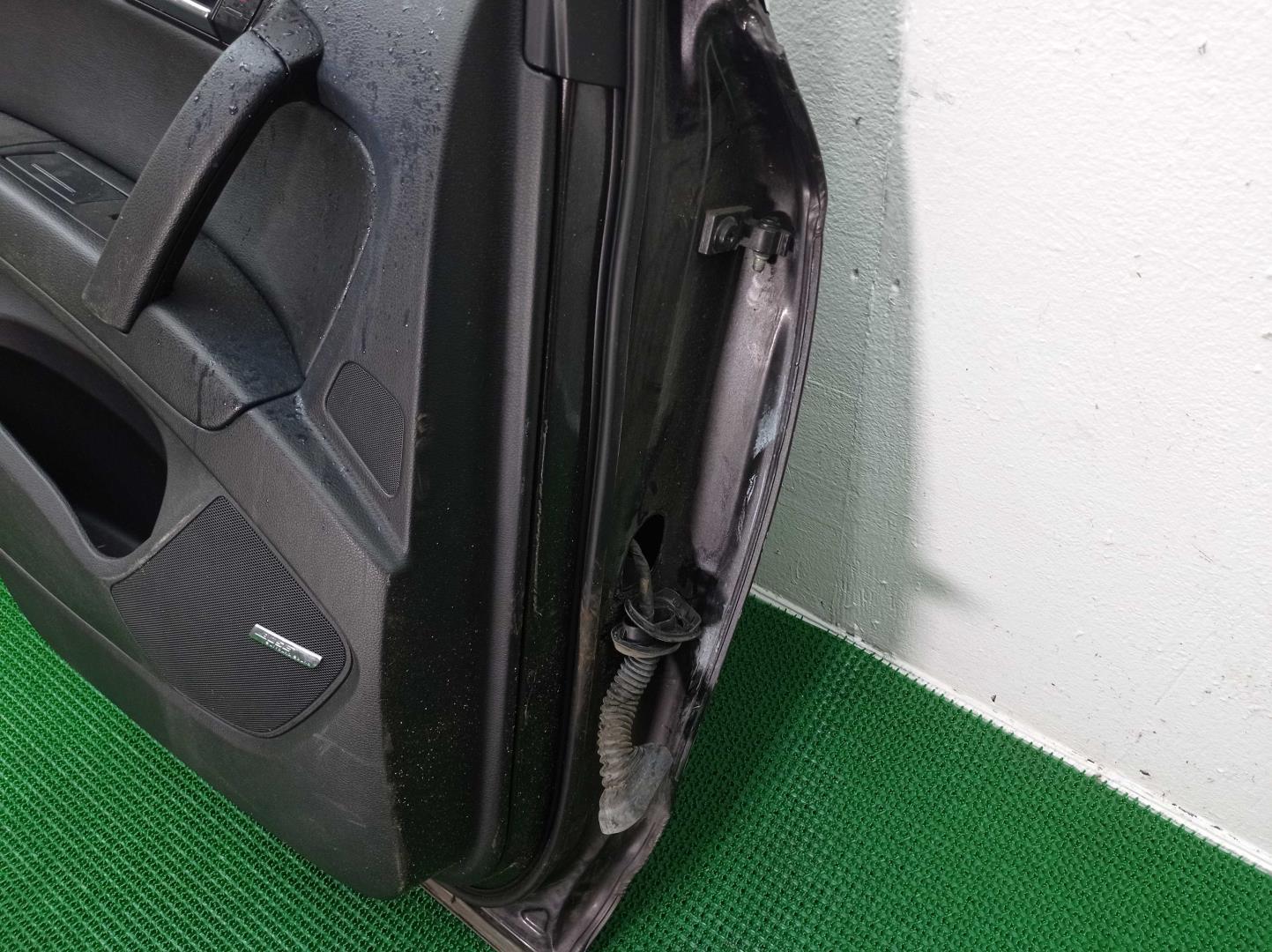 Дверь задняя левая