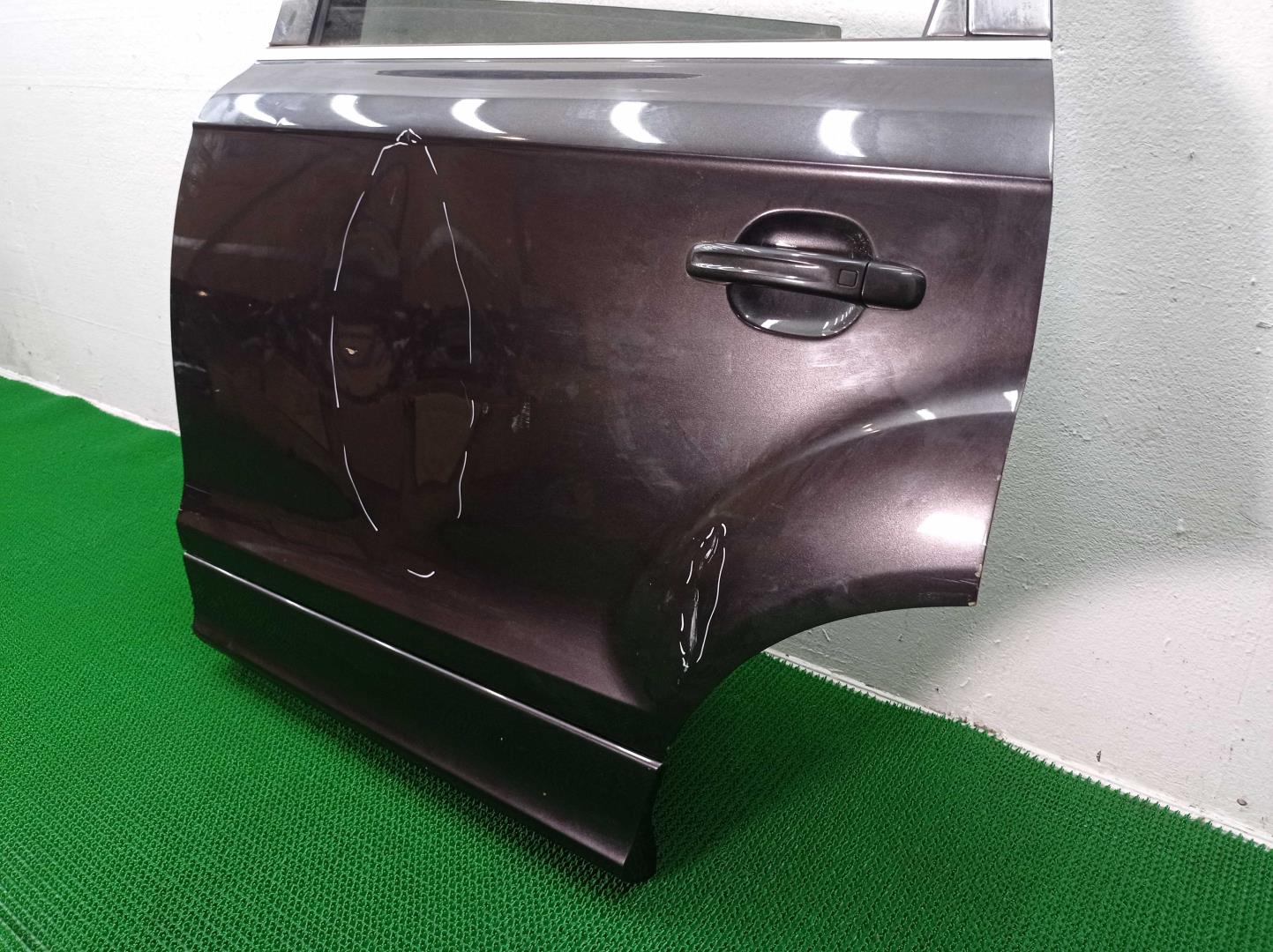 Замок двери задней левой