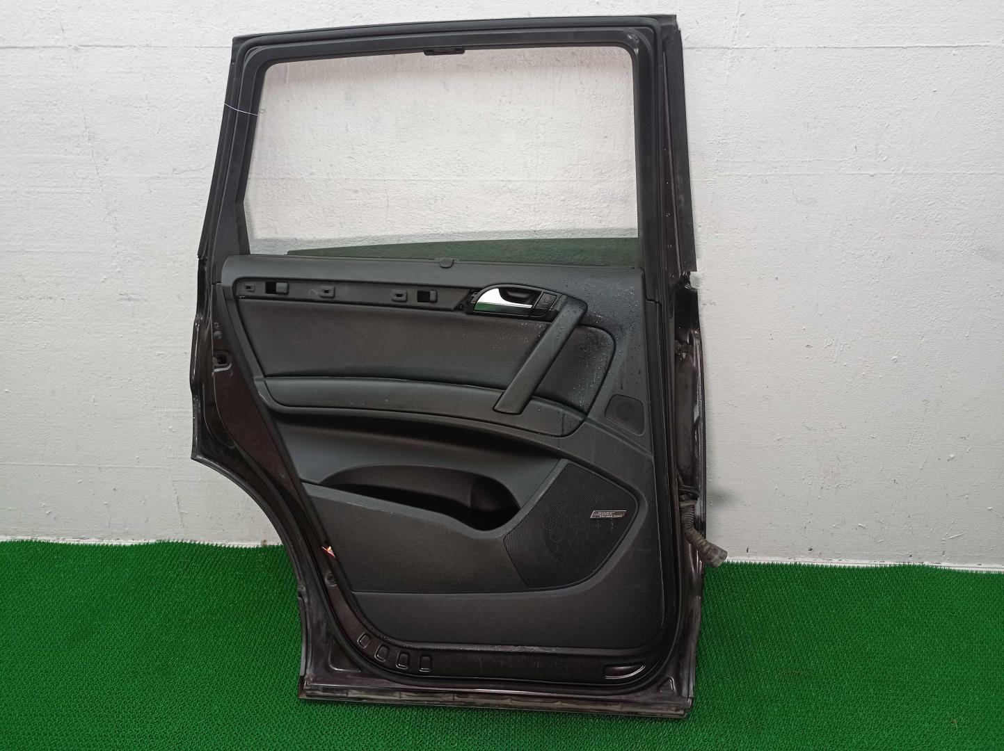 Замок двери задней левой