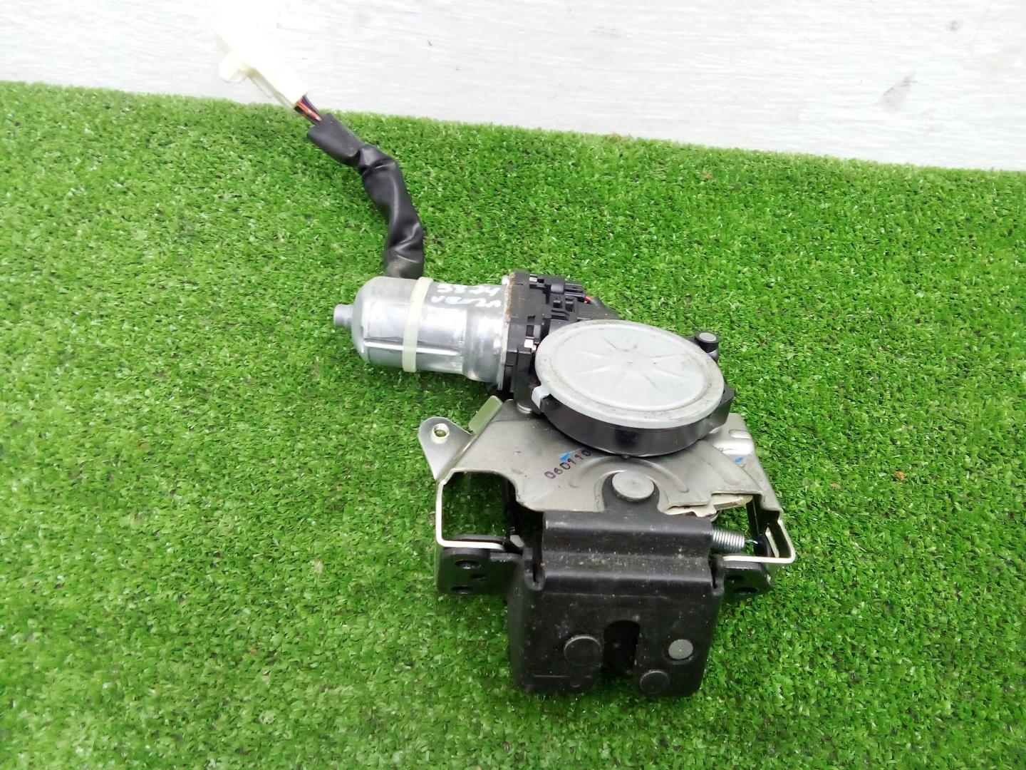 Замок багажника