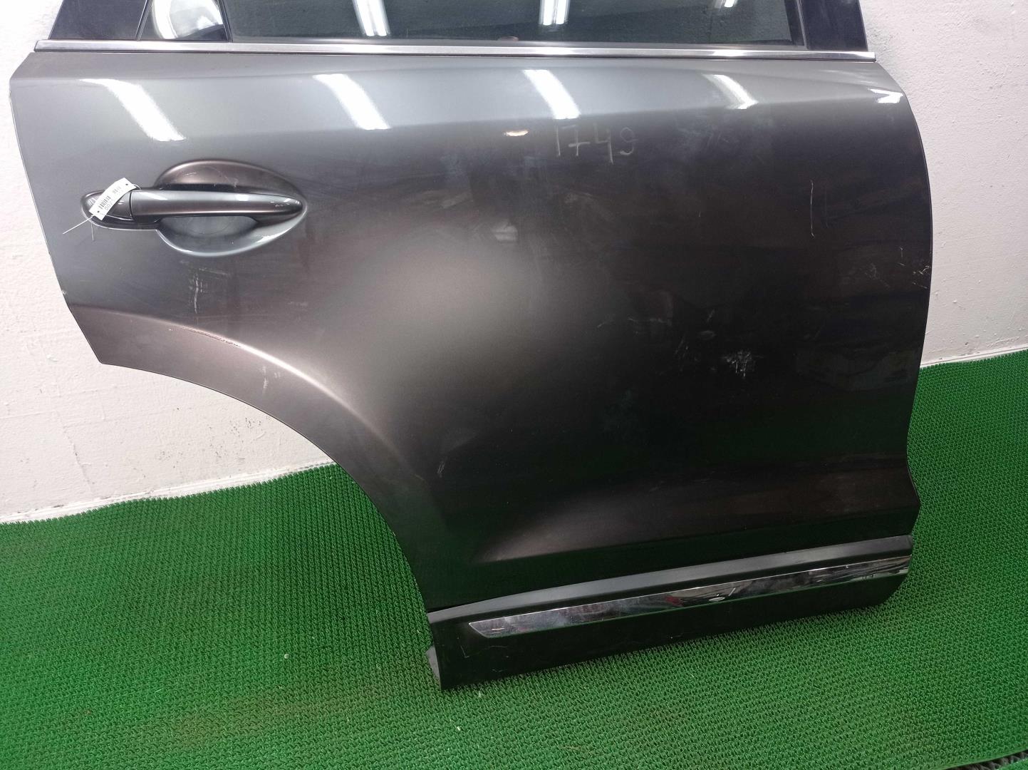 Стекло двери задней правой