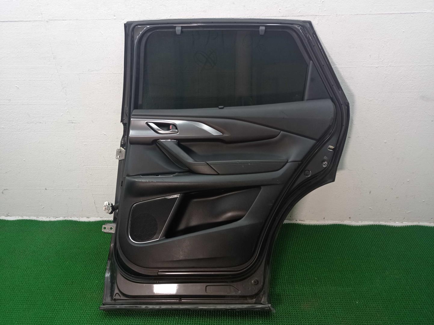 Стекло двери задней правой