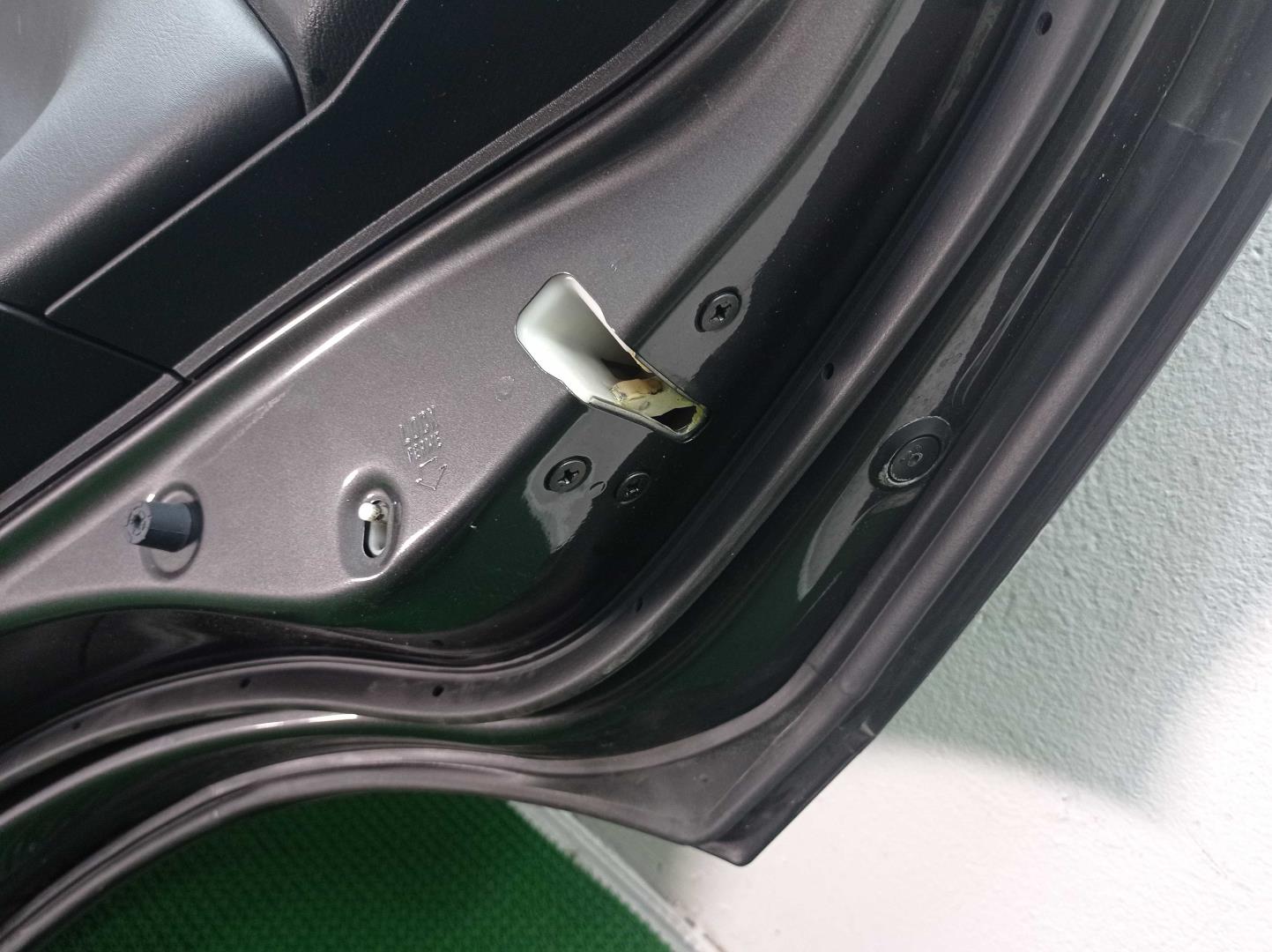 Стекло двери задней правой