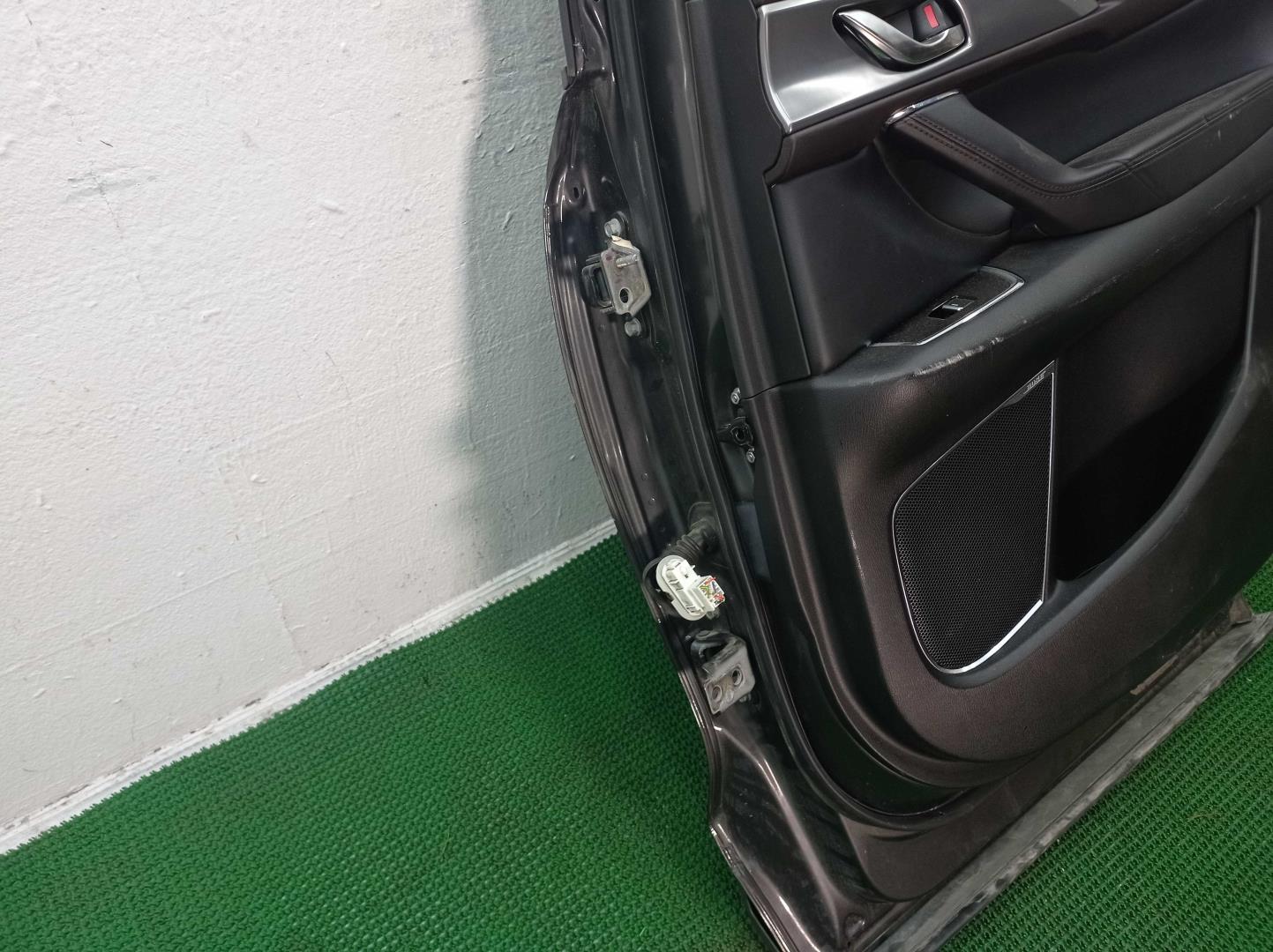 Стекло двери задней правой