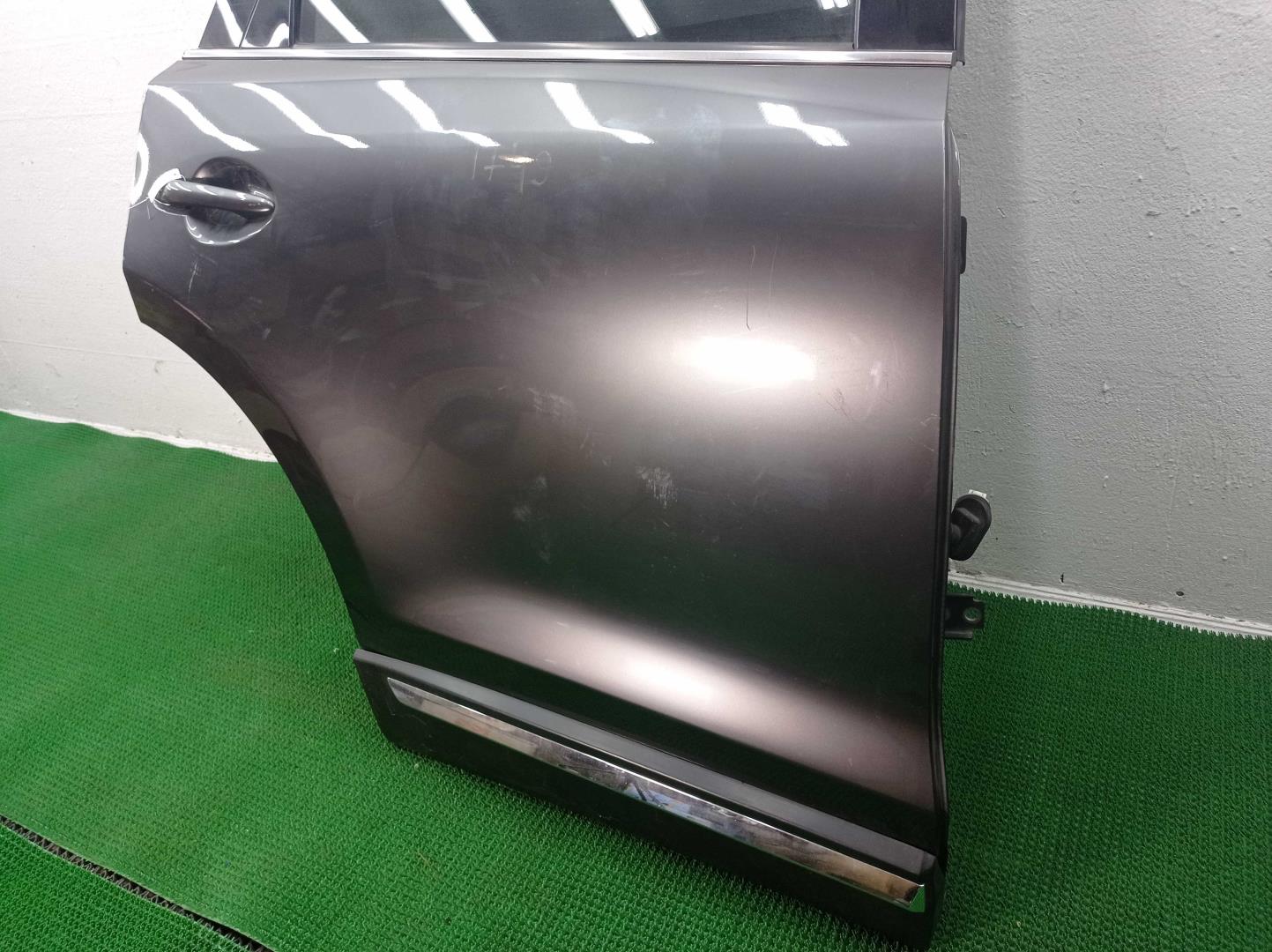 Стекло двери задней правой