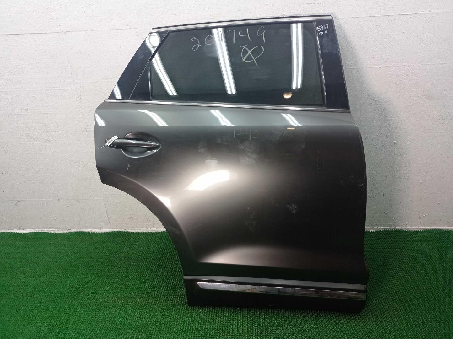 Стекло двери задней правой