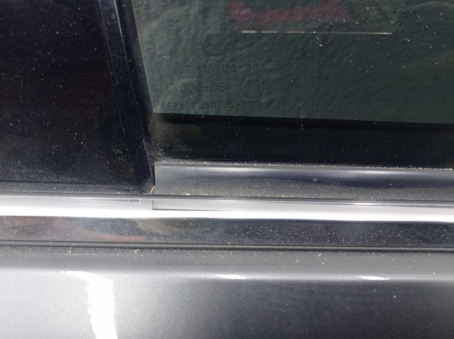 Стекло двери задней правой