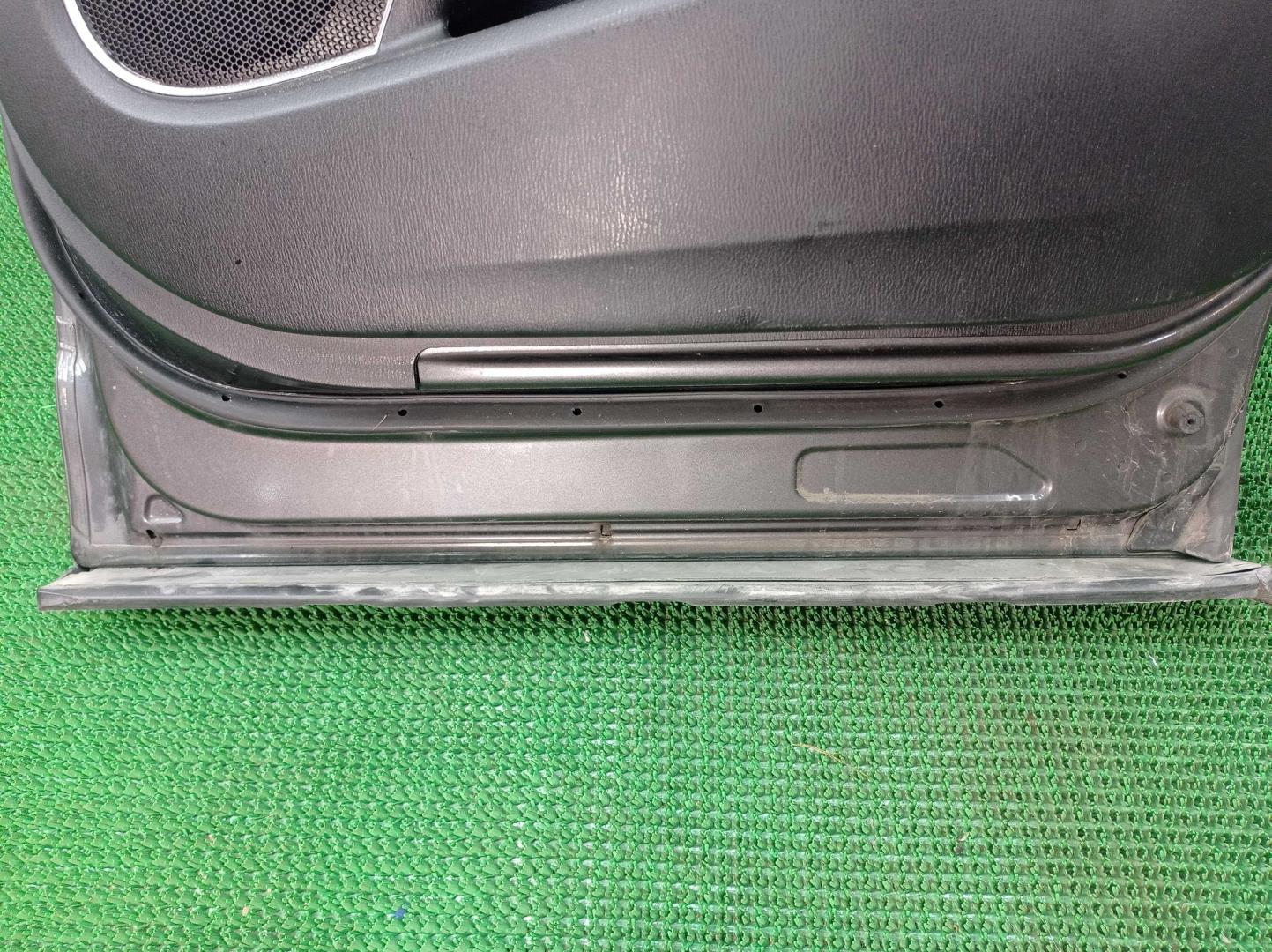 Стекло двери задней правой