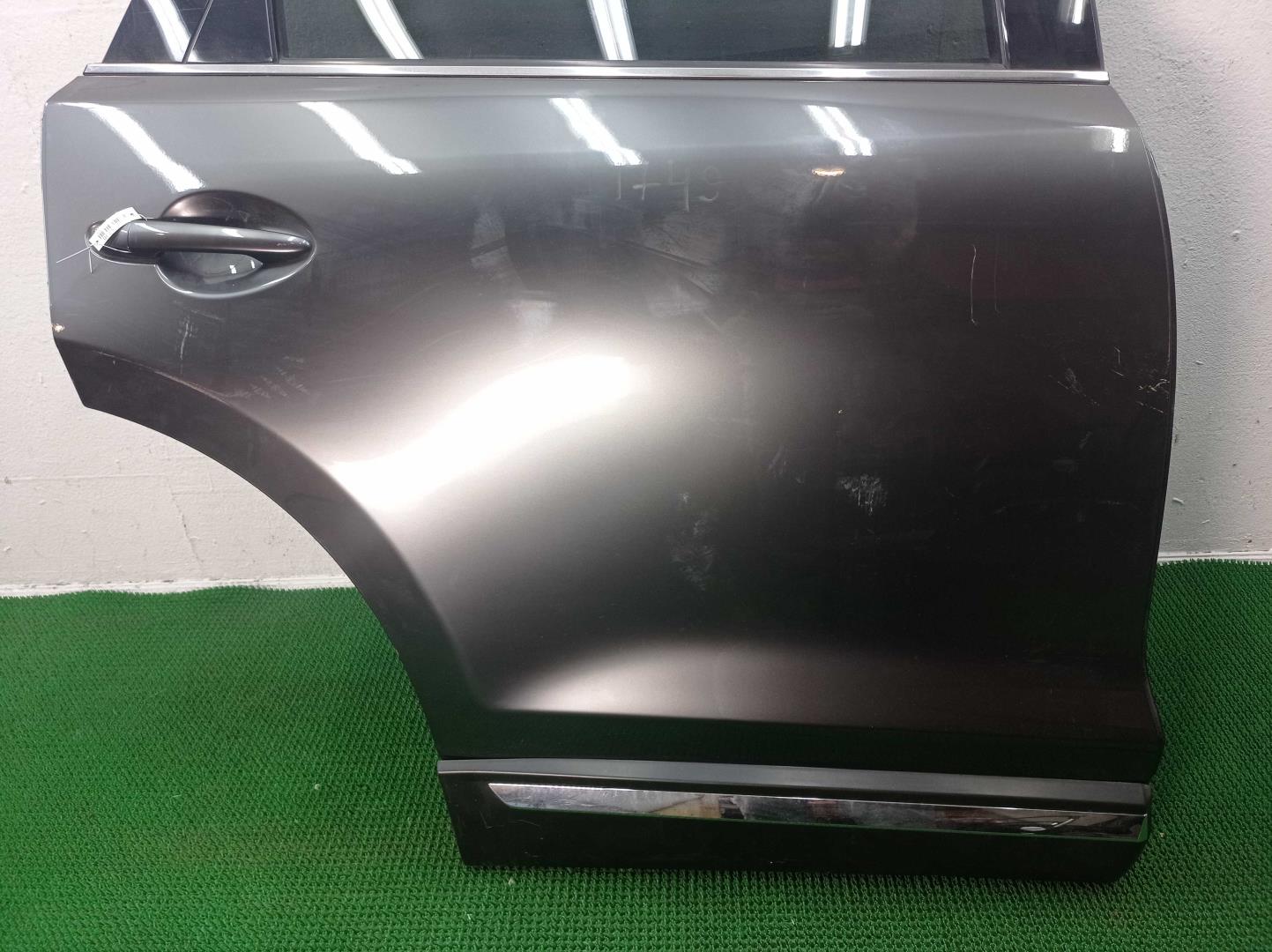 Стекло двери задней правой