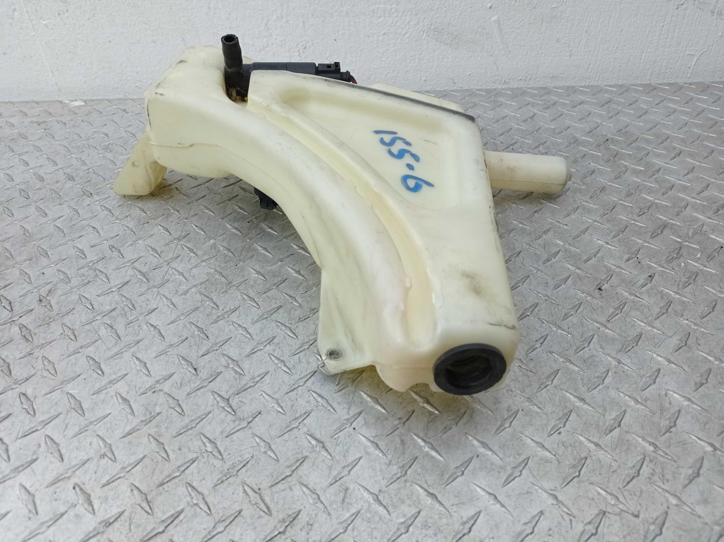 Бачок омывателя лобового стекла