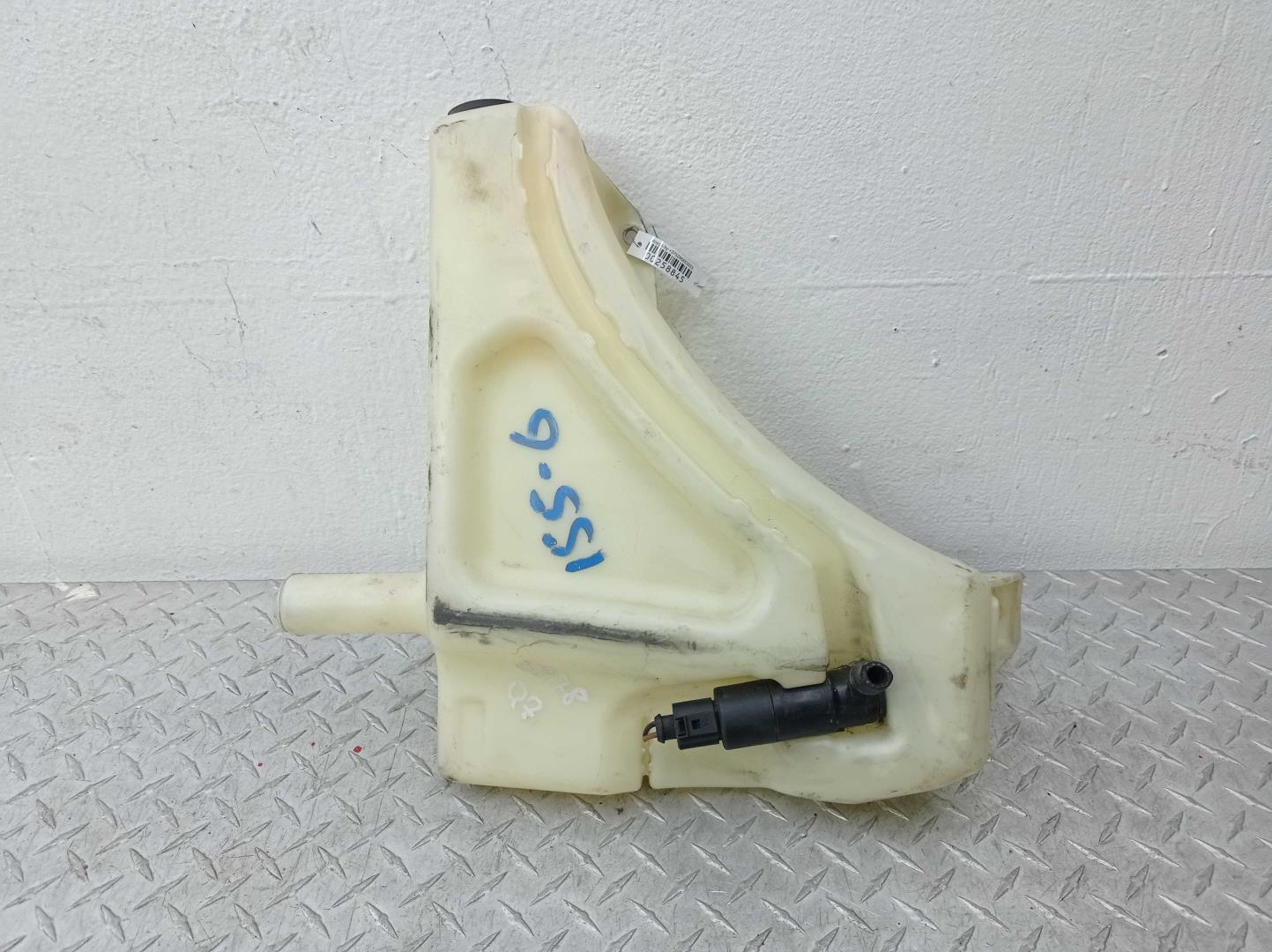 Бачок омывателя лобового стекла