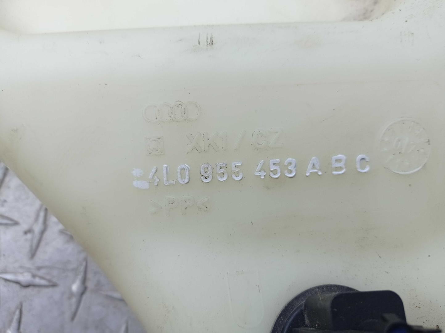 Бачок омывателя лобового стекла