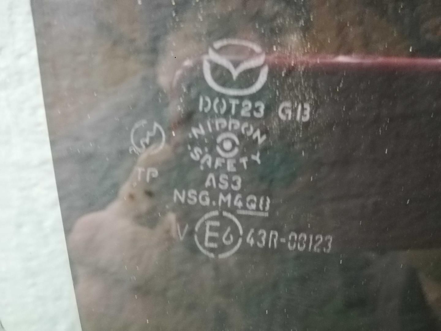 Стекло двери задней правой