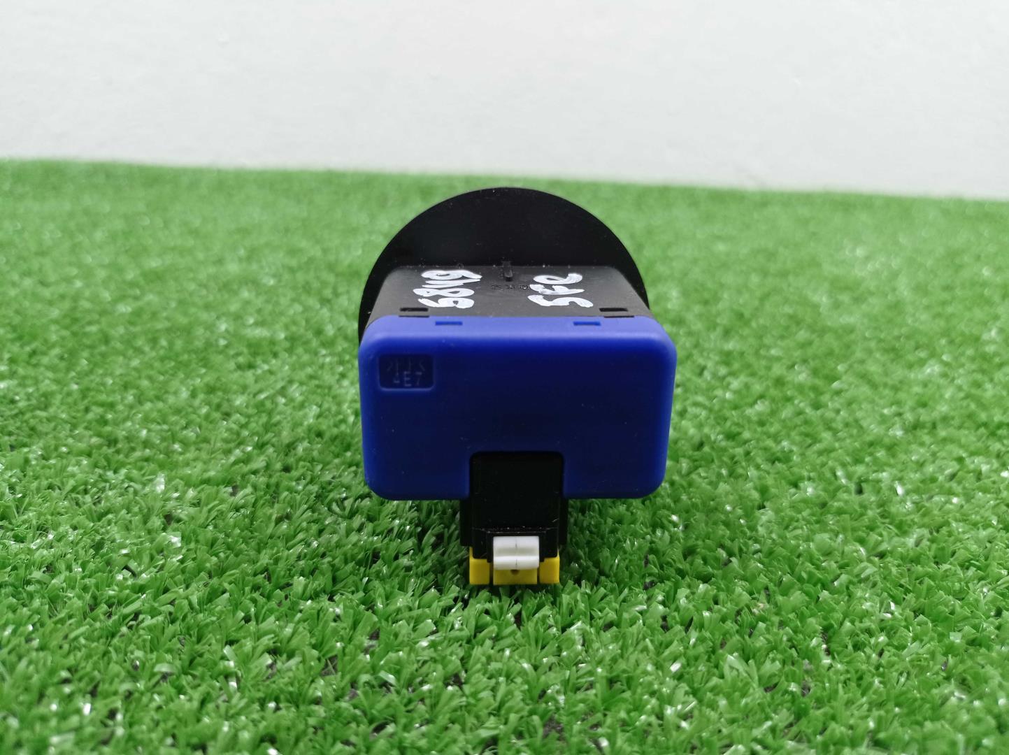 Замок бардачка