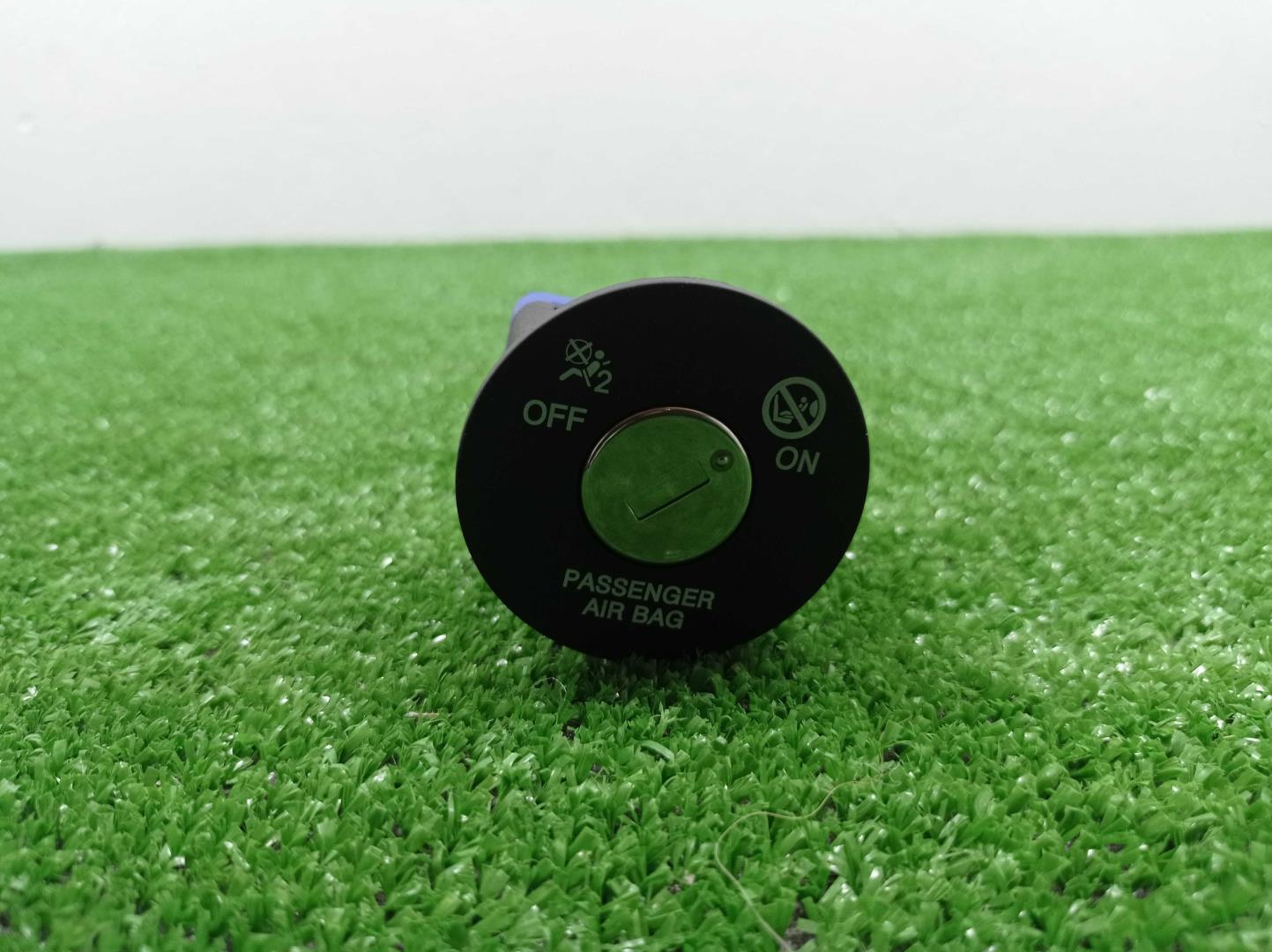 Замок бардачка