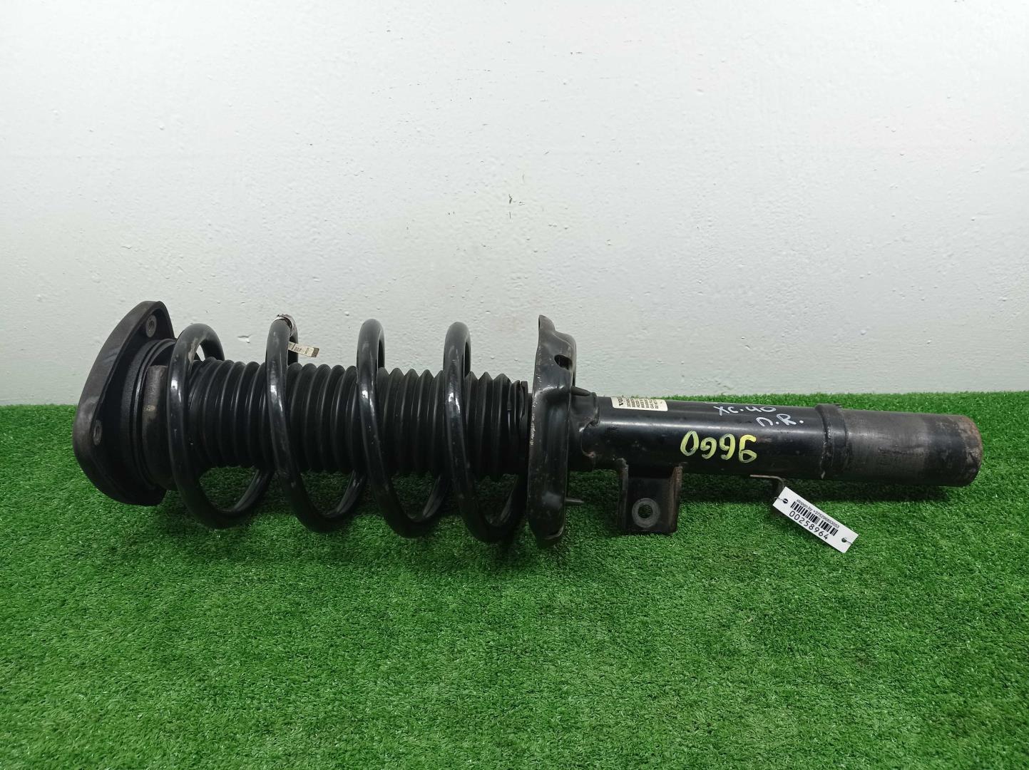 Амортизатор передний правый