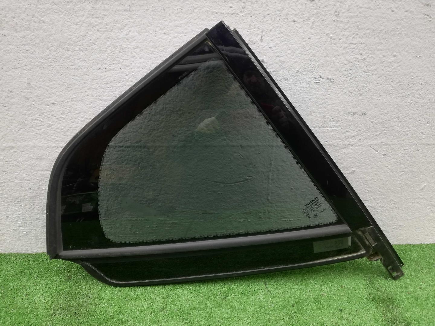 Стекло двери задней правой